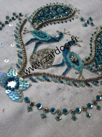 Initiation à la broderie indienne avec motif de paon